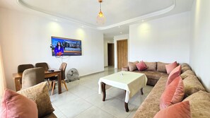 Deluxe Apartment, Pool View | Ruang tamu