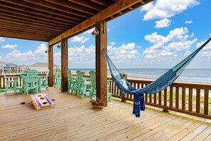 Terrace/patio - Beachfront l Swim Spa l Modern Interior l Beautiful Views (Crystal Beach)
