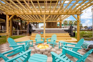 Terrace/patio - Beachfront l Swim Spa l Modern Interior l Beautiful Views (Crystal Beach)
