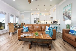 Smart TV - Beachfront l Swim Spa l Modern Interior l Beautiful Views (Crystal Beach)