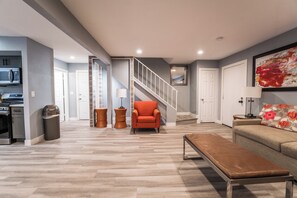 Living area - Luxury Living Just Steps from the Strip! (Las Vegas)