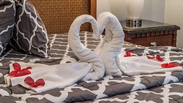 Iron/ironing board, Internet, bed sheets