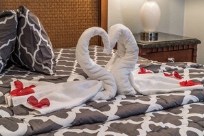 Iron/ironing board, Internet, bed sheets - Luxury Living Just Steps from the Strip! (Las Vegas)