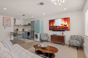 Smart TV - Miriam Condo + Minutes to DT - Ruby! (Austin)
