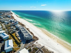 On the beach - Beach Service ☀️ Ocean Front Panoramic 30A Condo ☀️ Private Beach w/ Direct Access (Santa Rosa Beach)