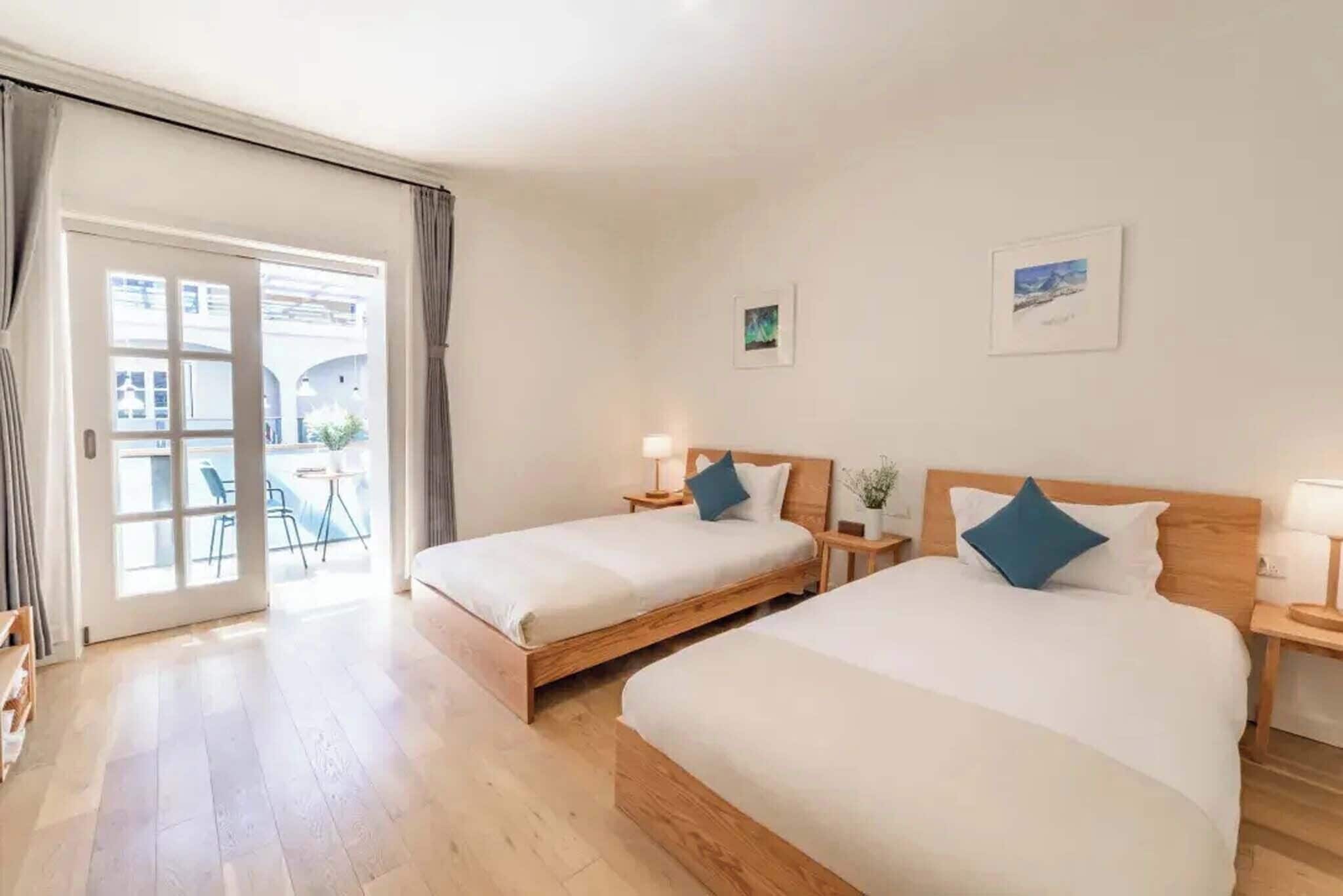 Superior Twin Room | Minibar, blackout drapes, soundproofing, iron/ironing board