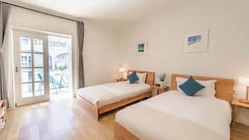 Superior Twin Room | Minibar, blackout drapes, soundproofing, iron/ironing board