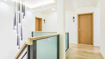 Habitación clásica con 2 camas individuales | Minibar, cortinas blackout y insonorización