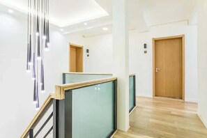 Classic Twin Room | Minibar, blackout drapes, soundproofing, iron/ironing board