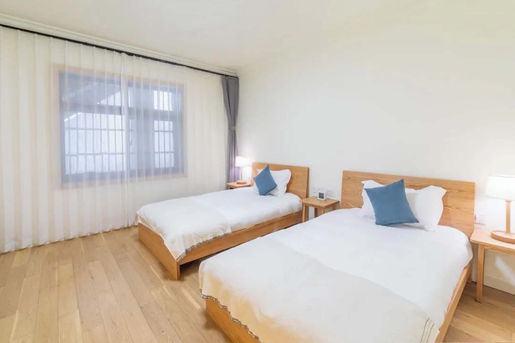 Basic Twin Room | Minibar, blackout curtains, soundproofing, iron/ironing board