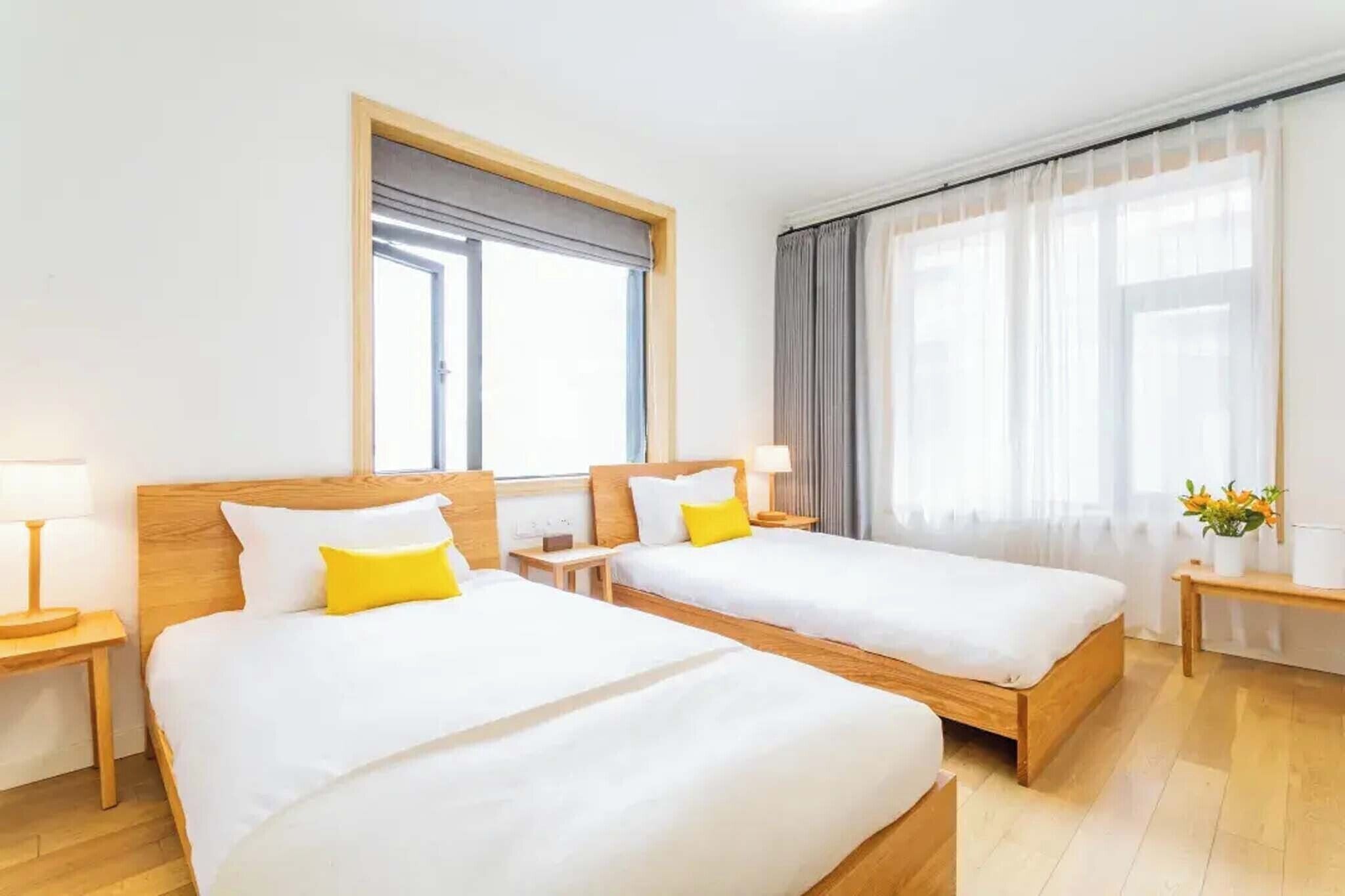 Classic Twin Room | Minibar, blackout curtains, soundproofing, iron/ironing board