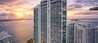 RS Suites - The AKA Residence