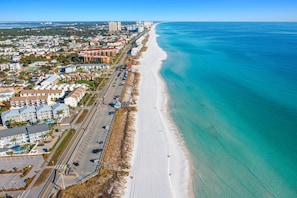 Beach nearby - New! Huge outdoor area and huge Resort pool (Miramar Beach)