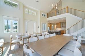 Dining - New! Huge outdoor area and huge Resort pool (Miramar Beach)