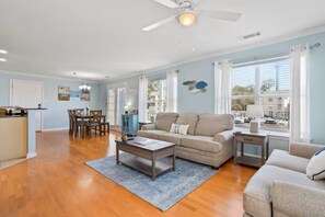 Unclassified image, 3 of 36, button