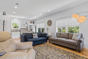 Unclassified image, 2 of 38, button - Peaceful Retreat, Close to the Beach (Pass Christian)