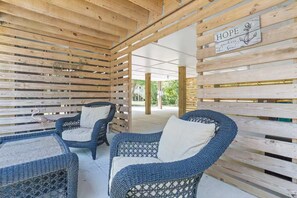Terrace/patio - Peaceful Retreat, Close to the Beach (Pass Christian)
