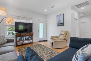 Unclassified image, 5 of 38, button - Peaceful Retreat, Close to the Beach (Pass Christian)