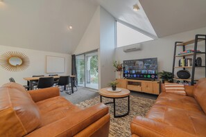 Living area - Modern Home with Sunny Garden (Christchurch)