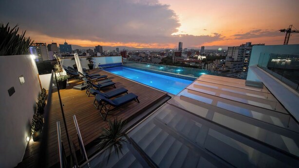 Pool - Luxury 2BR Condesa Rooftop Pool Walk Roma (Ciudad de México)