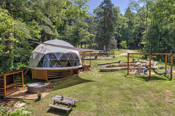 Unclassified image, 1 of 21, button