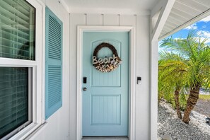 Exterior detail - Sandy Feet Retreat | Pool, Spa, Steps to Siesta Beach & Village (Sarasota)