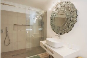 Hair dryer - Renala I-Apart. "With SPA”, by Pausa H. Rentals (Ribeira Brava)