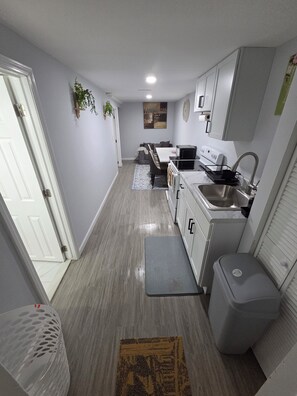 Private kitchen - Cozy 1-king size bedroom house in quiet Waterbury with 75" TV in your bedroom. (Waterbury)