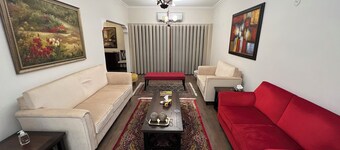 Royalty Stays
2-bedroom apartment in gorgeous Karachi with AC and fitness room