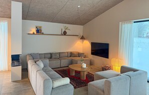 Een smart-tv en een open haard