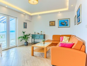 TV, DVD player - mit Terrasse, Pool und Strandzugang by Interhome (Trogir/Seget Donji)