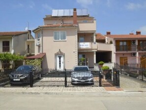 Exterior - Ein Apartment im Ferienhaus Zweirosen by Interhome (Fažana)
