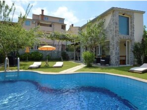 Pool - Ein Apartment im Ferienhaus Zweirosen by Interhome (Fažana)