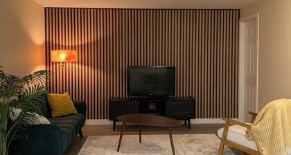 Entire basement suite in centre of Olds. 1 hour to Calgary- 2 hours to Banff!