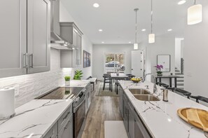 Unclassified image, 3 of 59, button - NEW 4BR/5.5BA Luxury West End Home: Rooftop Patio View of Nashville Skyline! (Nashville)