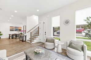 Unclassified image, 2 of 59, button - NEW 4BR/5.5BA Luxury West End Home: Rooftop Patio View of Nashville Skyline! (Nashville)