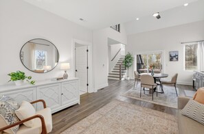 Unclassified image, 5 of 59, button - NEW 4BR/5.5BA Luxury West End Home: Rooftop Patio View of Nashville Skyline! (Nashville)