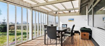 Schönes Ferienhaus mit Grill, Terrasse und Garten by Interhome