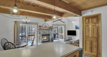 PROMOTIONS! Spacious 3-bedroom, 3 bath chalet in Arrowhead Lakes with game room