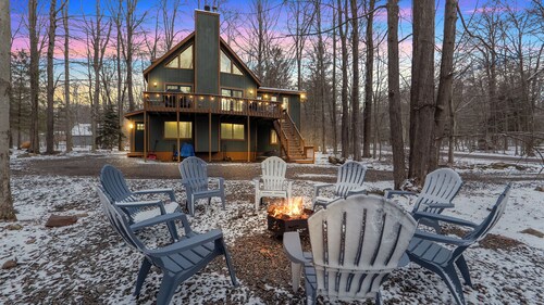 PROMOTIONS! Spacious 3-bedroom, 3 bath chalet in Arrowhead Lakes with game room
