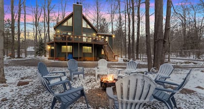 PROMOTIONS! Spacious 3-bedroom, 3 bath chalet in Arrowhead Lakes with game room