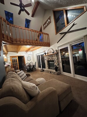 Unclassified image, 3 of 28, button - Spacious 3-bedroom chalet in Arrowhead Lakes with game room (Pocono Lake)