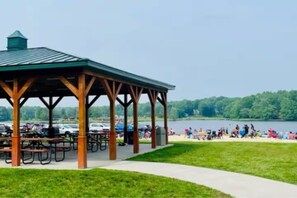 Unclassified image, 4 of 28, button - Spacious 3-bedroom chalet in Arrowhead Lakes with game room (Pocono Lake)