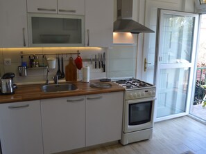 Fridge, microwave, oven, dishwasher - Wohnung mit Balkon by Interhome (Zagreb)