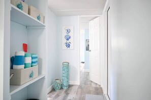 Interior - The HotTub Hideaway-5 Min From Sombrero Beach (Marathon)