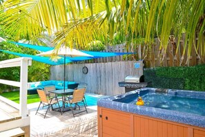 Outdoor dining - The HotTub Hideaway-5 Min From Sombrero Beach (Marathon)