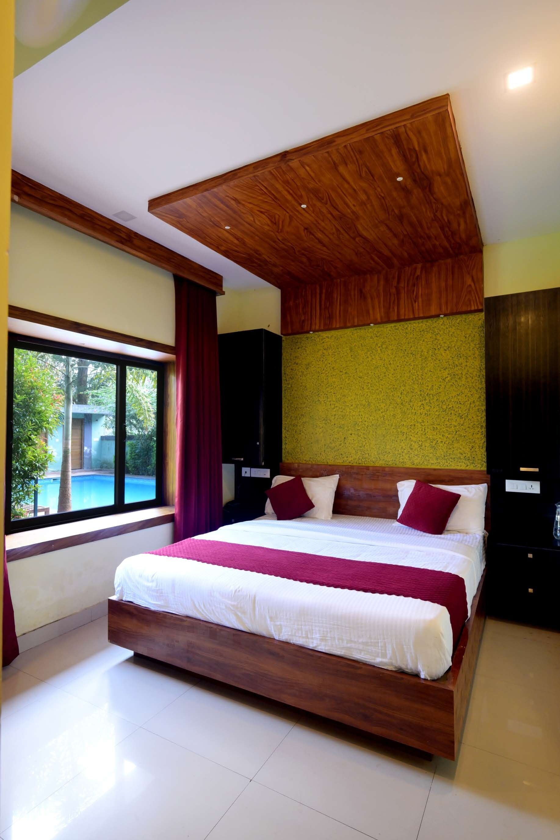 Superior Room, Balcony, Garden View | Laptop workspace, iron/ironing board, free WiFi