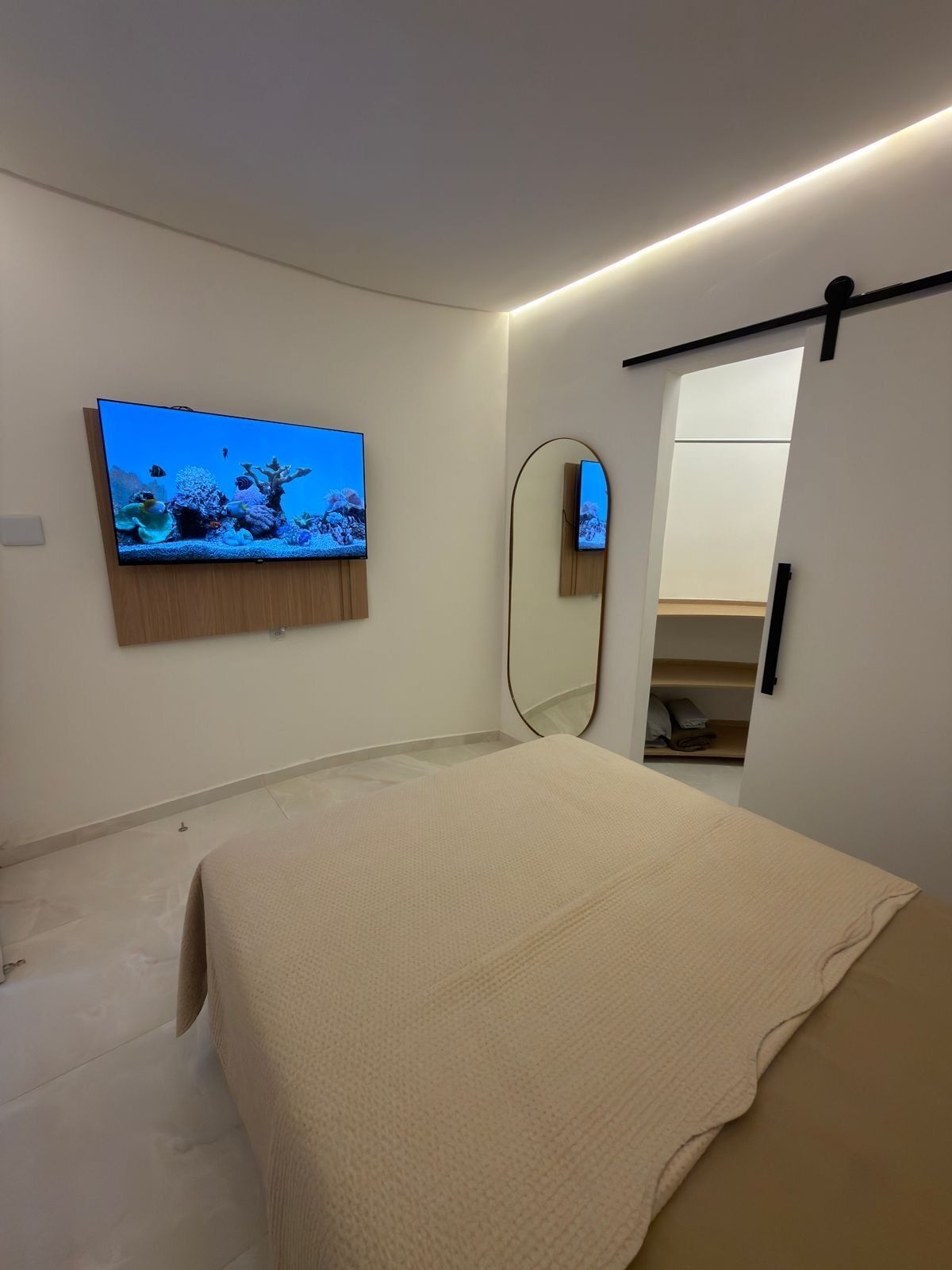 1 quarto, escrivaninha, ferros/tábuas de passar roupa, Wi-Fi de cortesia