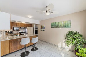 Fridge, microwave, oven, stovetop - Total Tranquility in a country setting. Pet friendly (Brant)