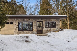 Exterior - Total Tranquility in a country setting. Pet friendly (Brant)